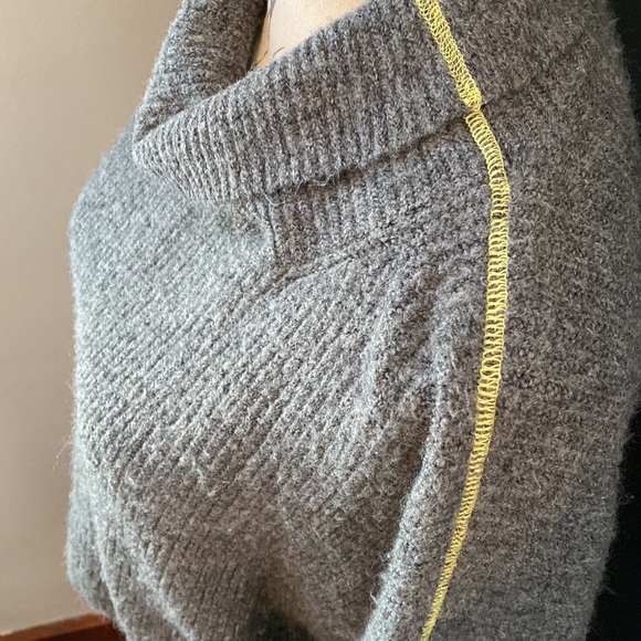 Topshop Gray Turtleneck Wide Long Sleeve Gray Ribbed Knit Crop Top Sweater - Picture 5 of 11